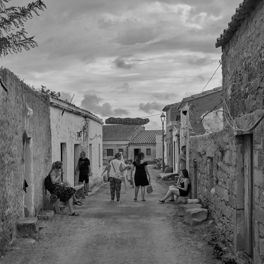 San Salvatore del Sinis. Walking through the narrow streets of the town.